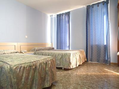 Hostal Xarau Cerdanyola del Valles Zimmer foto