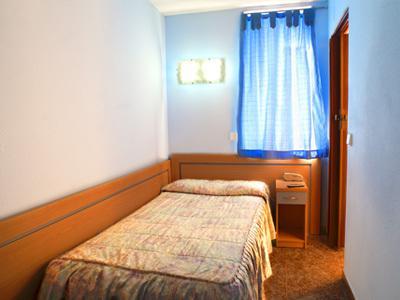 Hostal Xarau Cerdanyola del Valles Zimmer foto