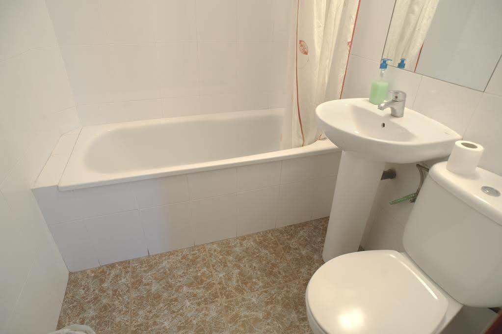 Hostal Xarau Cerdanyola del Valles Exterior foto